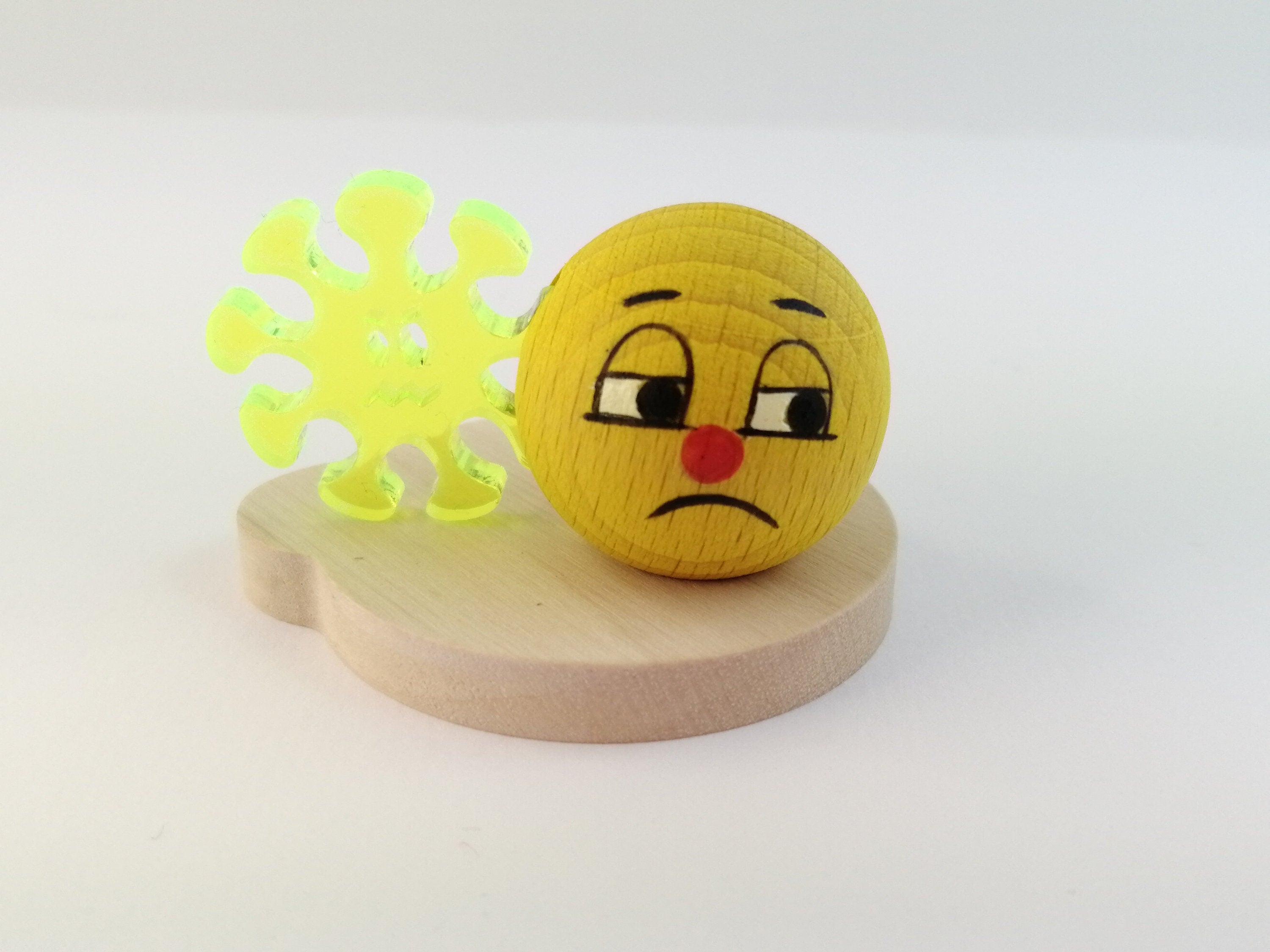 Miniatur Figur Holz "Smilinka" Virus Sammelfigur